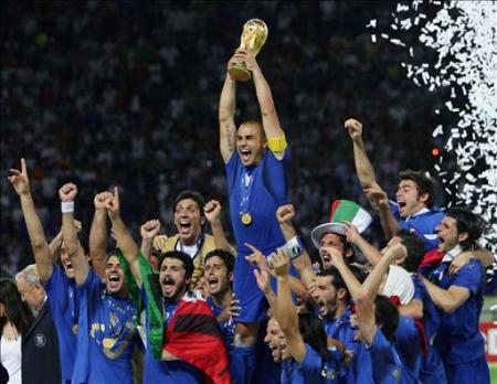 et oui  c  la  skwadra  azoura  vremmen  une  iquipe  tres  solide  sur  tout  canavaro